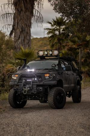 Toyota Tundra CrewMax 4x4 Zombie Apocalypse 2013 года 
